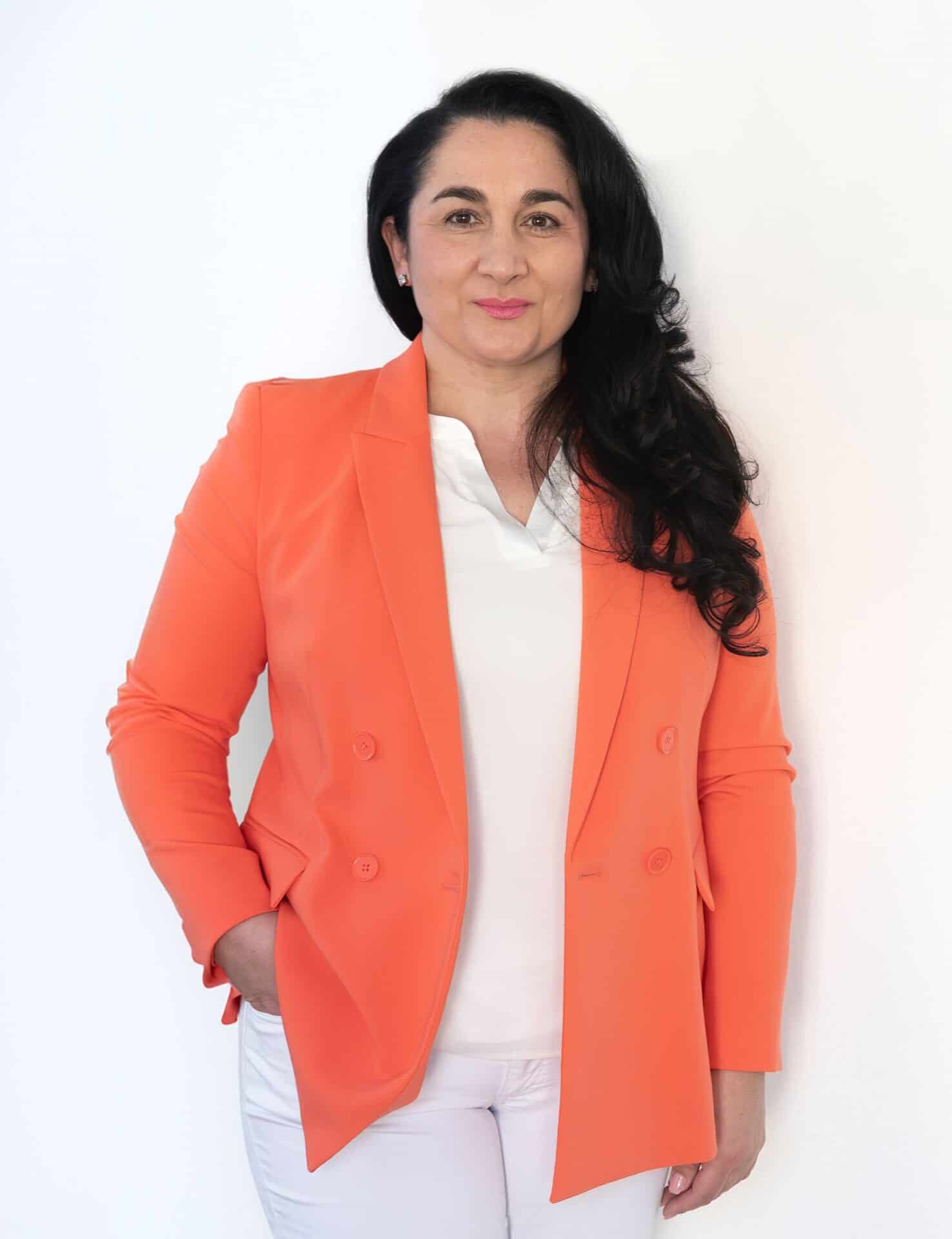 Pflegekraft im ambulanten Pflegedienst, professionell und freundlich.